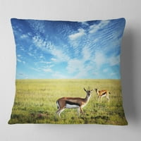Designart antilope lutaju pod jarkim nebom - afrički jastuk za bacanje - 18x18